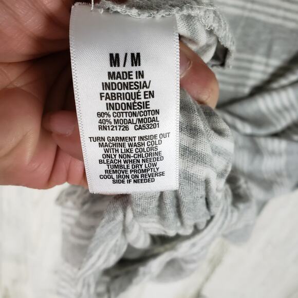 Aero Seriously Soft Perfect Gray & White Striped Tee Women's Size Small - Picture 11 of 11